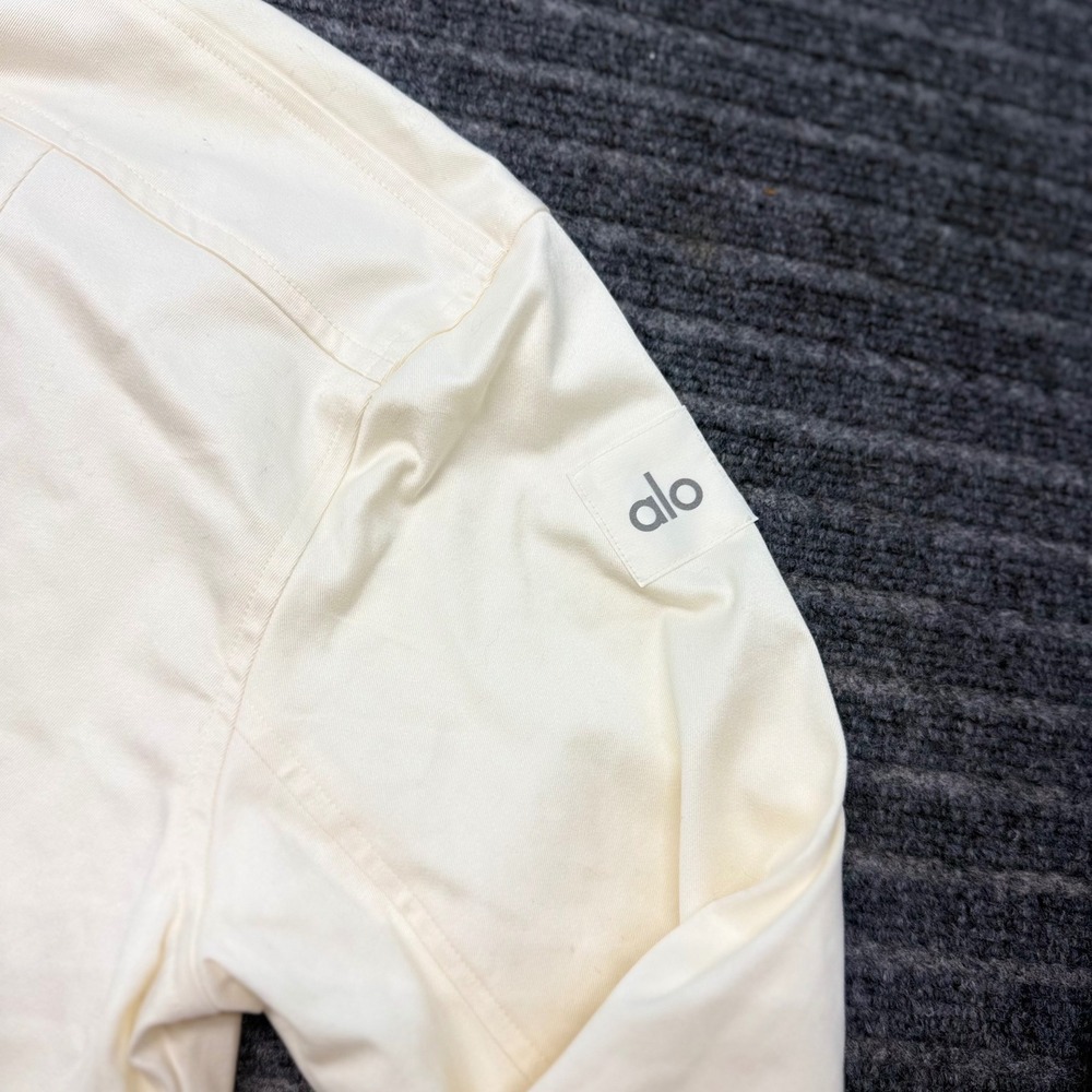 Alo Yoga Night Out Women's Cargo Jacket Ivory NWT's Cotton Twill Boxy Cropped. - Picture 4 of 14